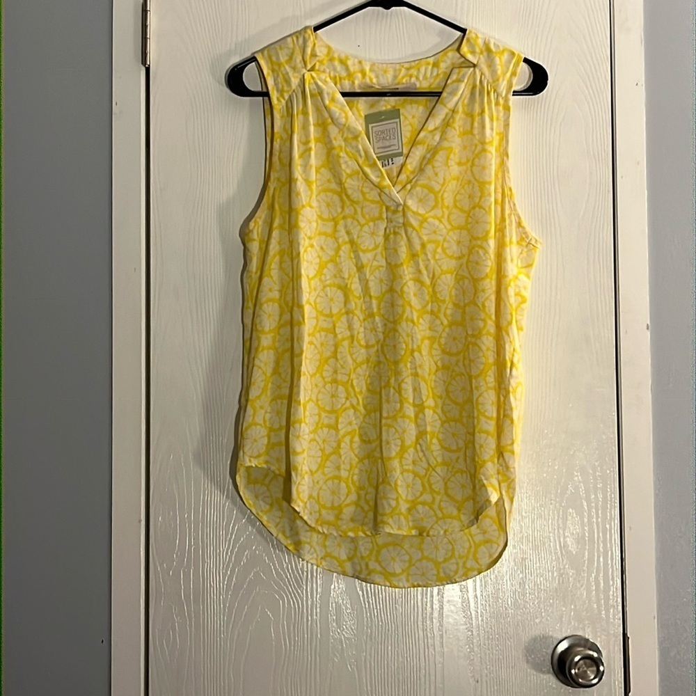 41Hawthorn Yellow Sleeveless Lemon Print Top (Size small)